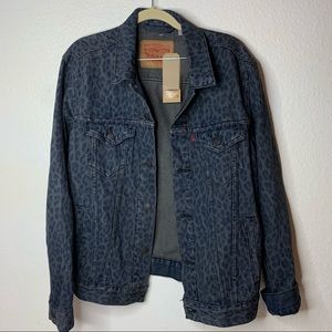 NWT LEVIS TRUCKER JACKET SIZE MEDIUM